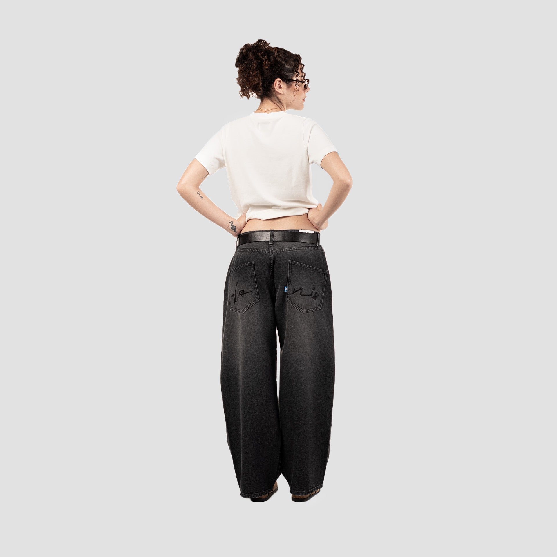 BLACKOUT JEANS