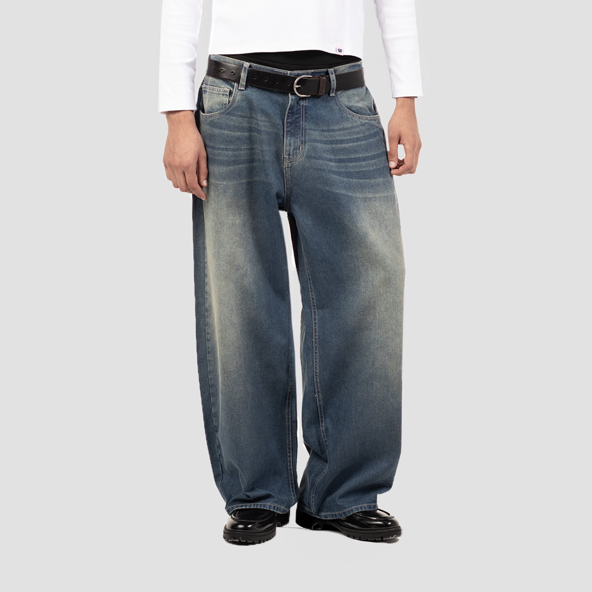 WEEKEND JEANS
