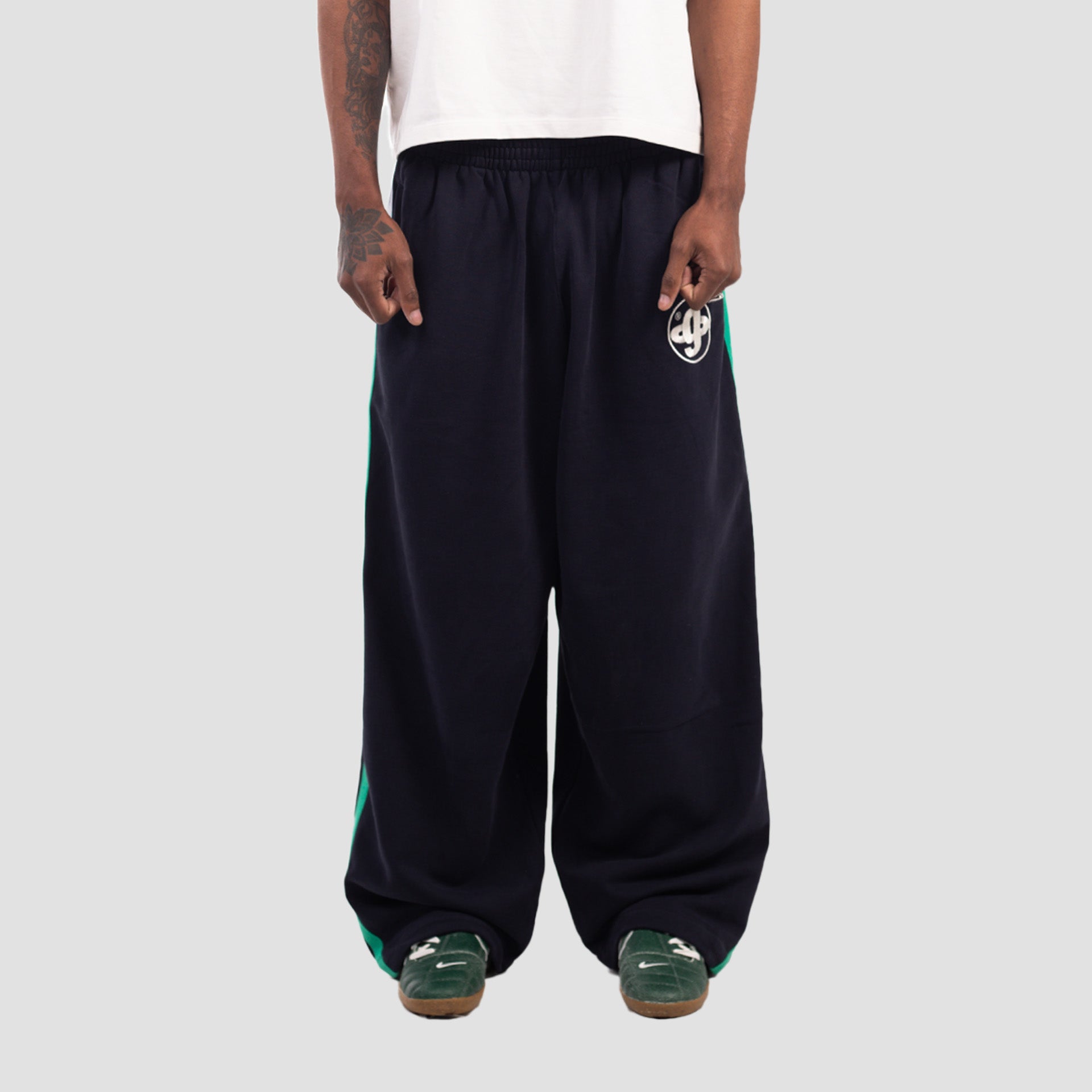 OUTSIDE BLUE SWEATPANTS